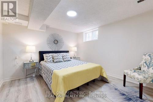 105 Aurora Heights Drive, Aurora, ON - Indoor Photo Showing Bedroom