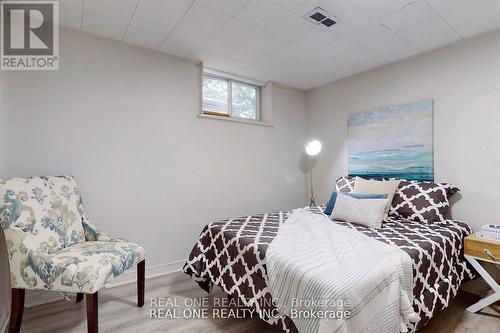 105 Aurora Heights Drive, Aurora, ON - Indoor Photo Showing Bedroom