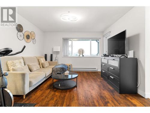 503 1310 Cariboo Street, New Westminster, BC - Indoor Photo Showing Living Room