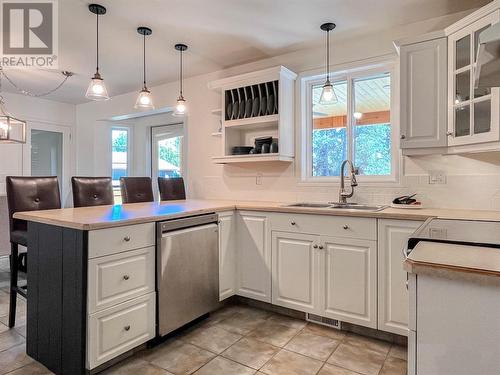 9465 Angus Drive, Coldstream, BC - Indoor Photo Showing Kitchen With Double Sink