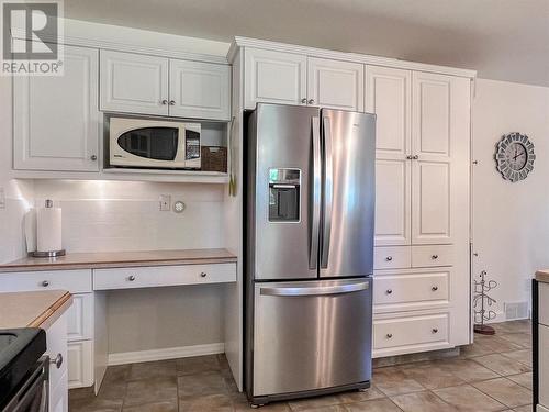 9465 Angus Drive, Coldstream, BC - Indoor Photo Showing Kitchen With Stainless Steel Kitchen