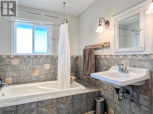 9465 Angus Drive, Coldstream, BC - Indoor Photo Showing Bathroom