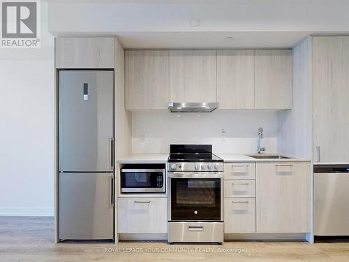 901 - 195 Commerce Street, Vaughan, ON - Indoor Photo Showing Kitchen