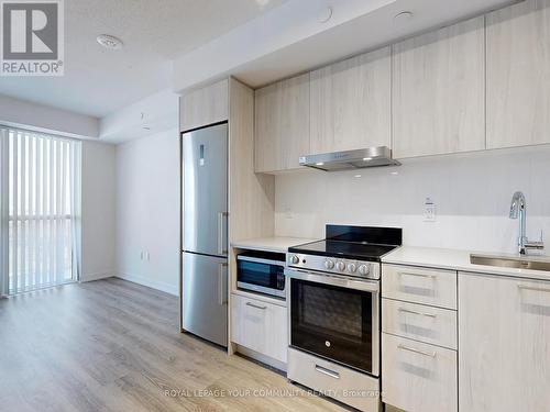 901 - 195 Commerce Street, Vaughan, ON - Indoor Photo Showing Kitchen