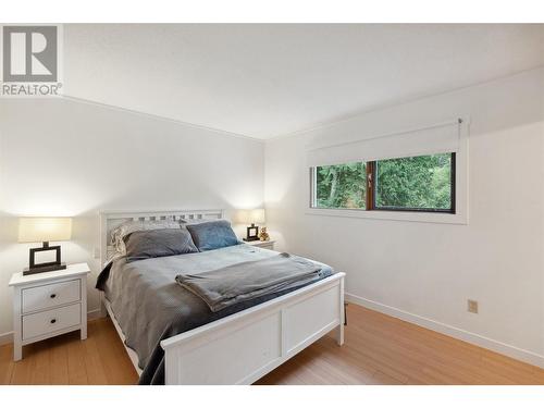 1419 Highland Drive, Castlegar, BC - Indoor Photo Showing Bedroom