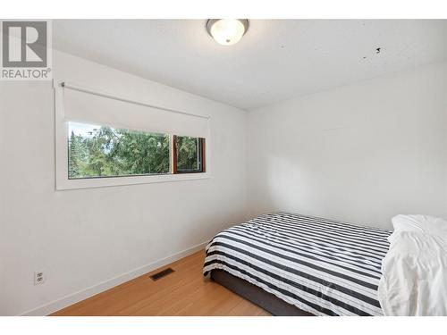 1419 Highland Drive, Castlegar, BC - Indoor Photo Showing Bedroom