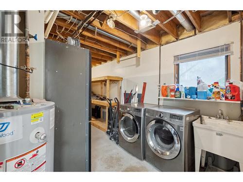 1419 Highland Drive, Castlegar, BC - Indoor Photo Showing Laundry Room