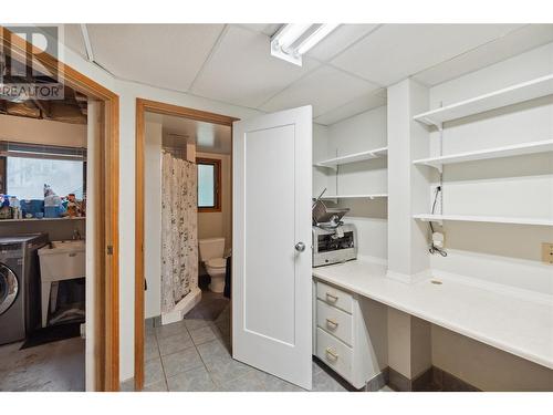 1419 Highland Drive, Castlegar, BC - Indoor Photo Showing Laundry Room