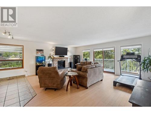 1419 Highland Drive, Castlegar, BC - Indoor Photo Showing Living Room With Fireplace