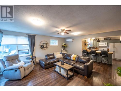 Living room - 1070 Forestbrook Drive, Penticton, BC - Indoor Photo Showing Living Room