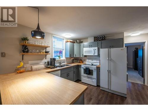 Kitchen - 1070 Forestbrook Drive, Penticton, BC - Indoor Photo Showing Kitchen With Double Sink