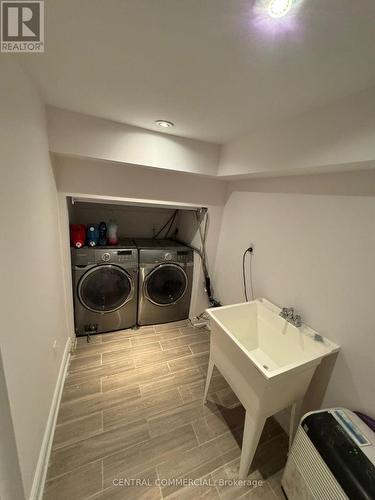 21 Jones Court, Aurora, ON - Indoor Photo Showing Laundry Room