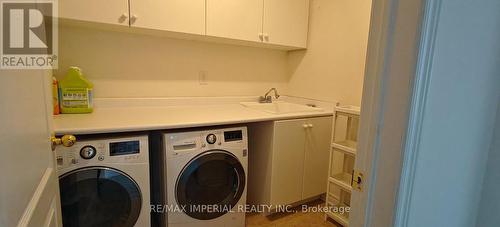 282 Coachwhip Trail, Newmarket, ON - Indoor Photo Showing Laundry Room