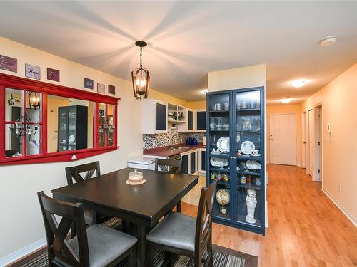 106-2525 Fitzgerald Ave, Courtenay, BC - Indoor Photo Showing Dining Room