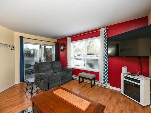 106-2525 Fitzgerald Ave, Courtenay, BC - Indoor Photo Showing Living Room