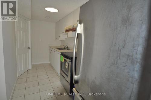 175 Milliken Meadows Drive, Markham, ON - Indoor Photo Showing Kitchen With Double Sink