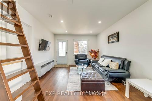 61 Edith Street, St. Catharines, ON - Indoor Photo Showing Living Room