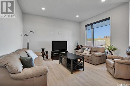 413 Germain Manor, Saskatoon, SK - Indoor Photo Showing Living Room