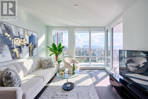 1504 1500 Fern Street, North Vancouver, BC - Indoor Photo Showing Living Room