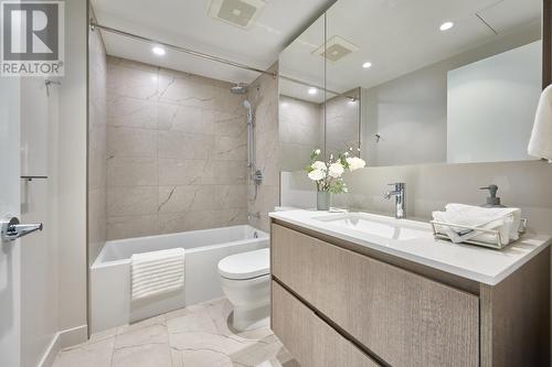 1504 1500 Fern Street, North Vancouver, BC - Indoor Photo Showing Bathroom