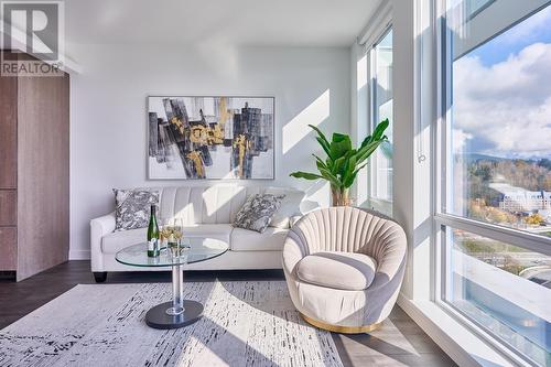 1504 1500 Fern Street, North Vancouver, BC - Indoor Photo Showing Living Room