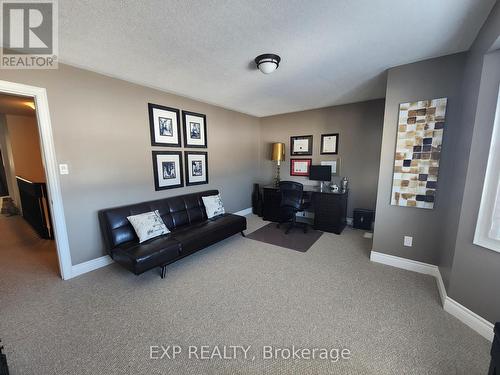 2045 Queensbury Drive, Oshawa, ON - Indoor