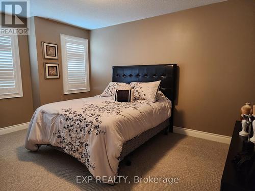 2045 Queensbury Drive, Oshawa, ON - Indoor Photo Showing Bedroom