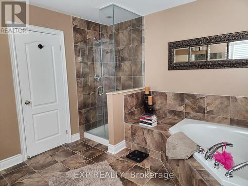 2045 Queensbury Drive, Oshawa, ON - Indoor Photo Showing Bathroom