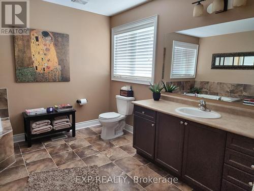 2045 Queensbury Drive, Oshawa, ON - Indoor Photo Showing Bathroom