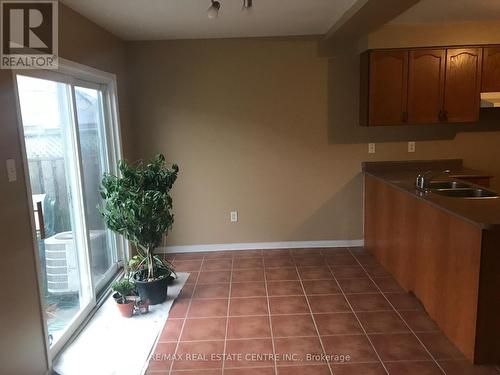 177 Vintage Gate, Brampton, ON - Indoor Photo Showing Kitchen With Double Sink