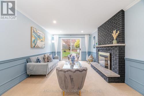 257 York Road, Hamilton, ON - Indoor Photo Showing Living Room With Fireplace