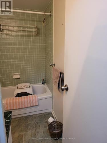 612 - 915 Elmsmere Road, Ottawa, ON - Indoor Photo Showing Bathroom