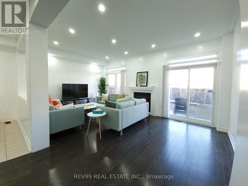 63 Lorenzo Circle, Brampton, ON - Indoor Photo Showing Living Room