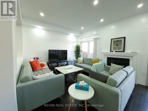 63 Lorenzo Circle, Brampton, ON - Indoor Photo Showing Living Room