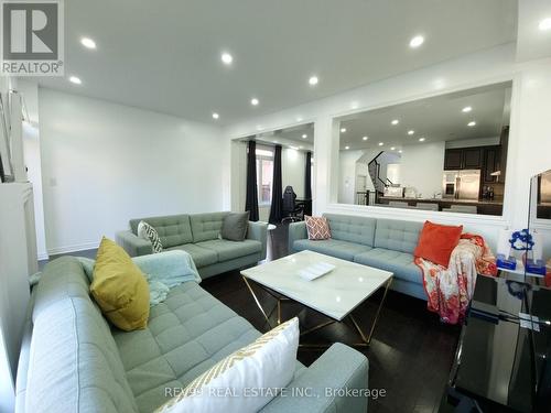 63 Lorenzo Circle, Brampton, ON - Indoor Photo Showing Living Room