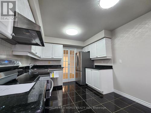 1716 - 18 Sommerset Way, Toronto, ON - Indoor Photo Showing Kitchen