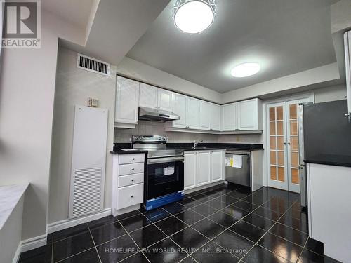 1716 - 18 Sommerset Way, Toronto, ON - Indoor Photo Showing Kitchen