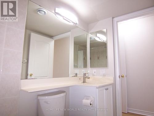 1716 - 18 Sommerset Way, Toronto, ON - Indoor Photo Showing Bathroom