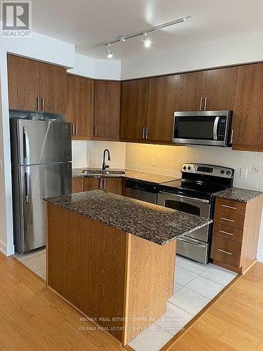 2512 - 223 Webb Drive, Mississauga, ON - Indoor Photo Showing Kitchen