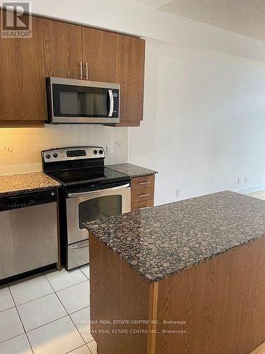 2512 - 223 Webb Drive, Mississauga, ON - Indoor Photo Showing Kitchen