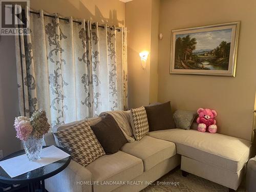 22 Bsmt - 10 Cox Boulevard, Markham, ON - Indoor Photo Showing Living Room