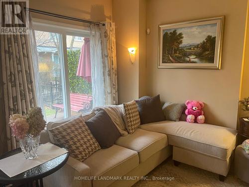 22 Bsmt - 10 Cox Boulevard, Markham, ON - Indoor Photo Showing Living Room