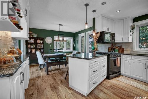 414 Charlebois Court, Saskatoon, SK - Indoor Photo Showing Kitchen With Upgraded Kitchen