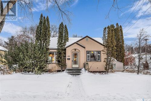 1221 Munroe Avenue, Saskatoon, SK - Outdoor With Facade