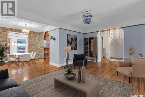 1221 Munroe Avenue, Saskatoon, SK - Indoor Photo Showing Living Room