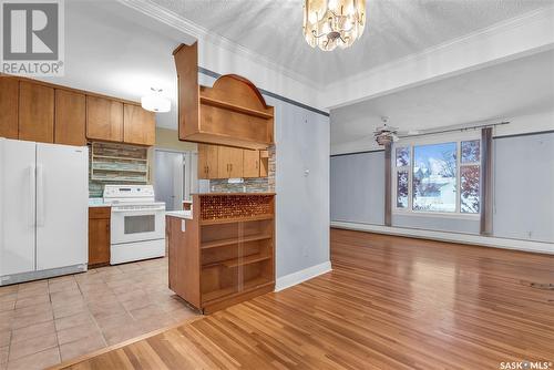 1221 Munroe Avenue, Saskatoon, SK - Indoor Photo Showing Kitchen