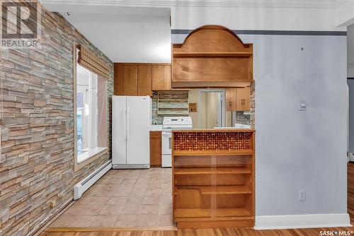 1221 Munroe Avenue, Saskatoon, SK - Indoor Photo Showing Kitchen