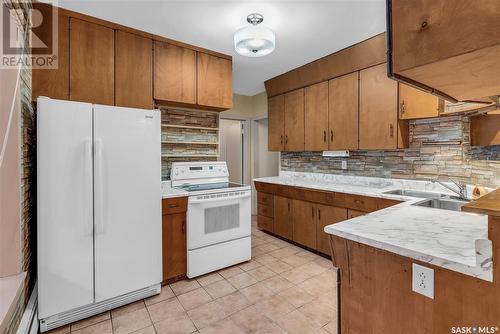 1221 Munroe Avenue, Saskatoon, SK - Indoor Photo Showing Kitchen