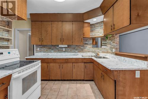 1221 Munroe Avenue, Saskatoon, SK - Indoor Photo Showing Kitchen With Double Sink