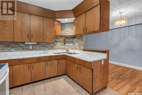 1221 Munroe Avenue, Saskatoon, SK - Indoor Photo Showing Kitchen